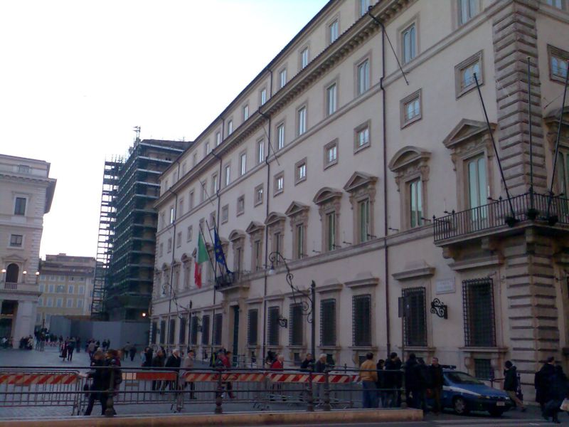 Palazzo Chigi - Ingresso Ministri -autore- Leonardo Buluggiu.