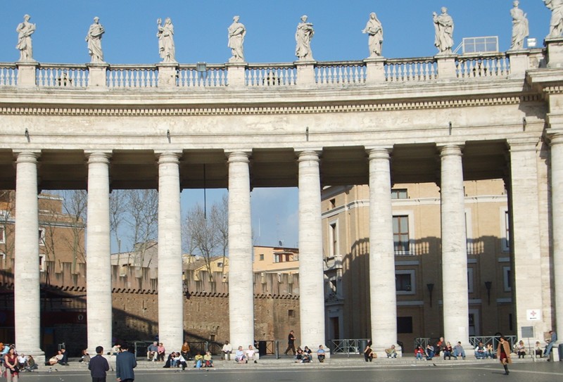  San Pietro - Il colonnato -autore- Leonardo Buluggiu.