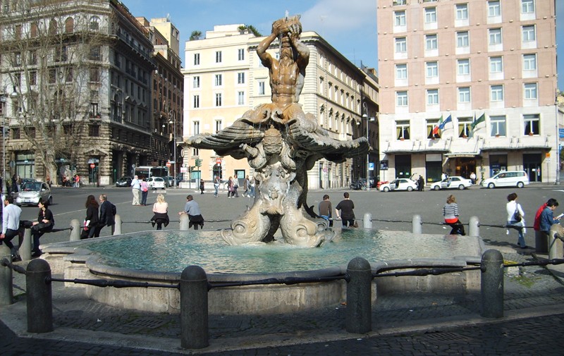 Fontana del Tritone -autore- Leonardo Buluggiu.